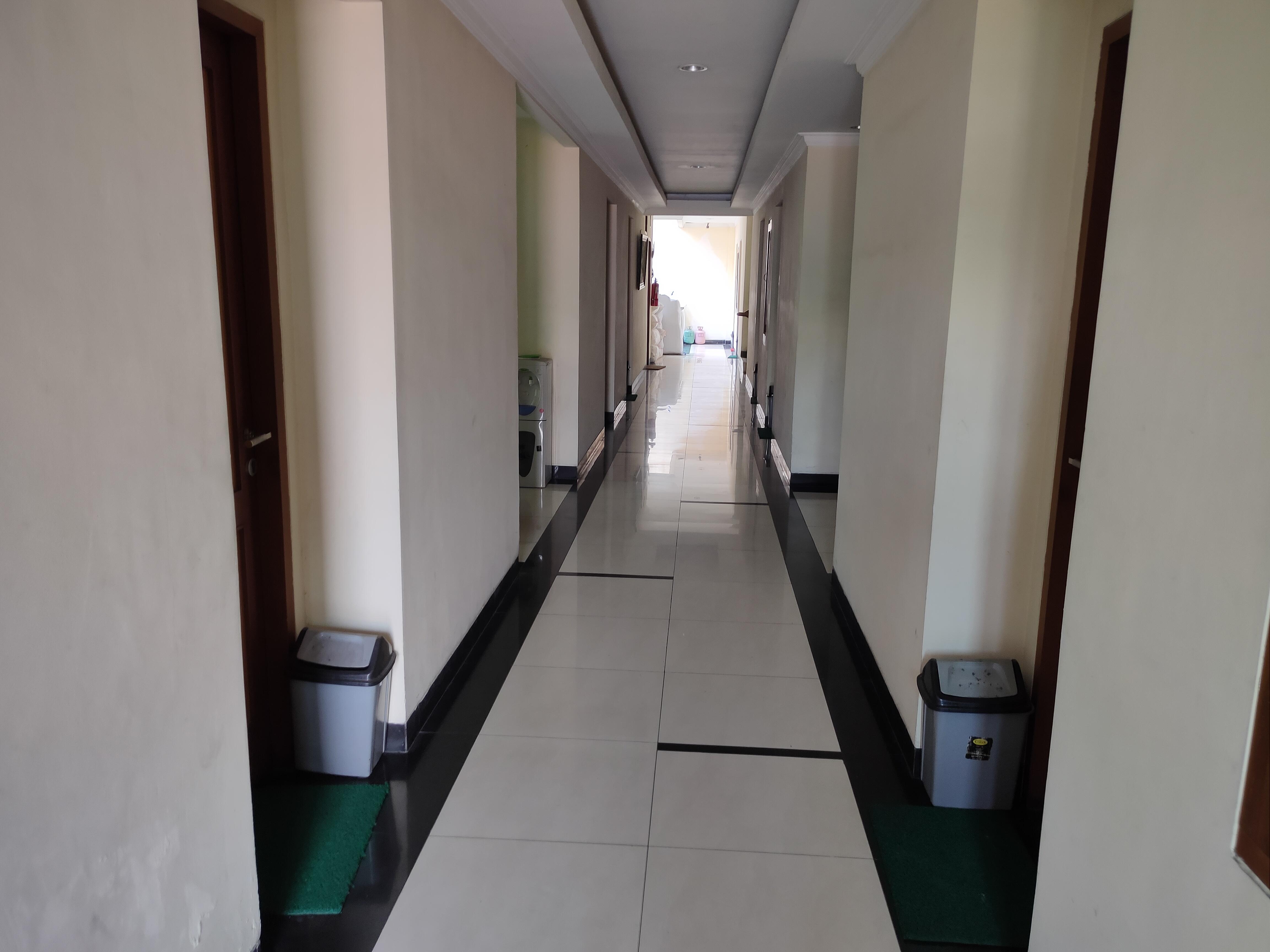 Oyo 3894 Karunia Muslim Syariah Hotel Jakarta Exterior photo