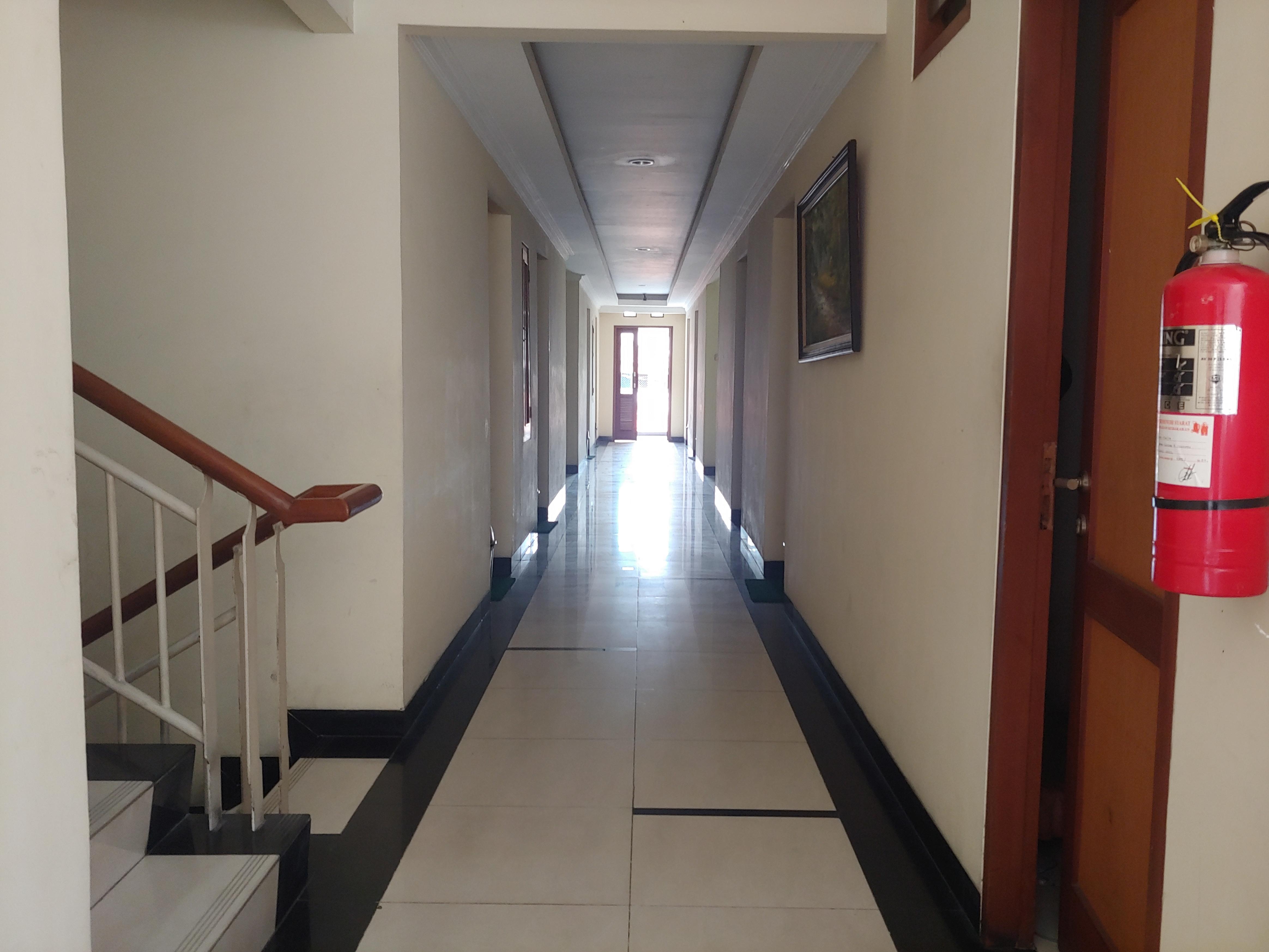 Oyo 3894 Karunia Muslim Syariah Hotel Jakarta Exterior photo